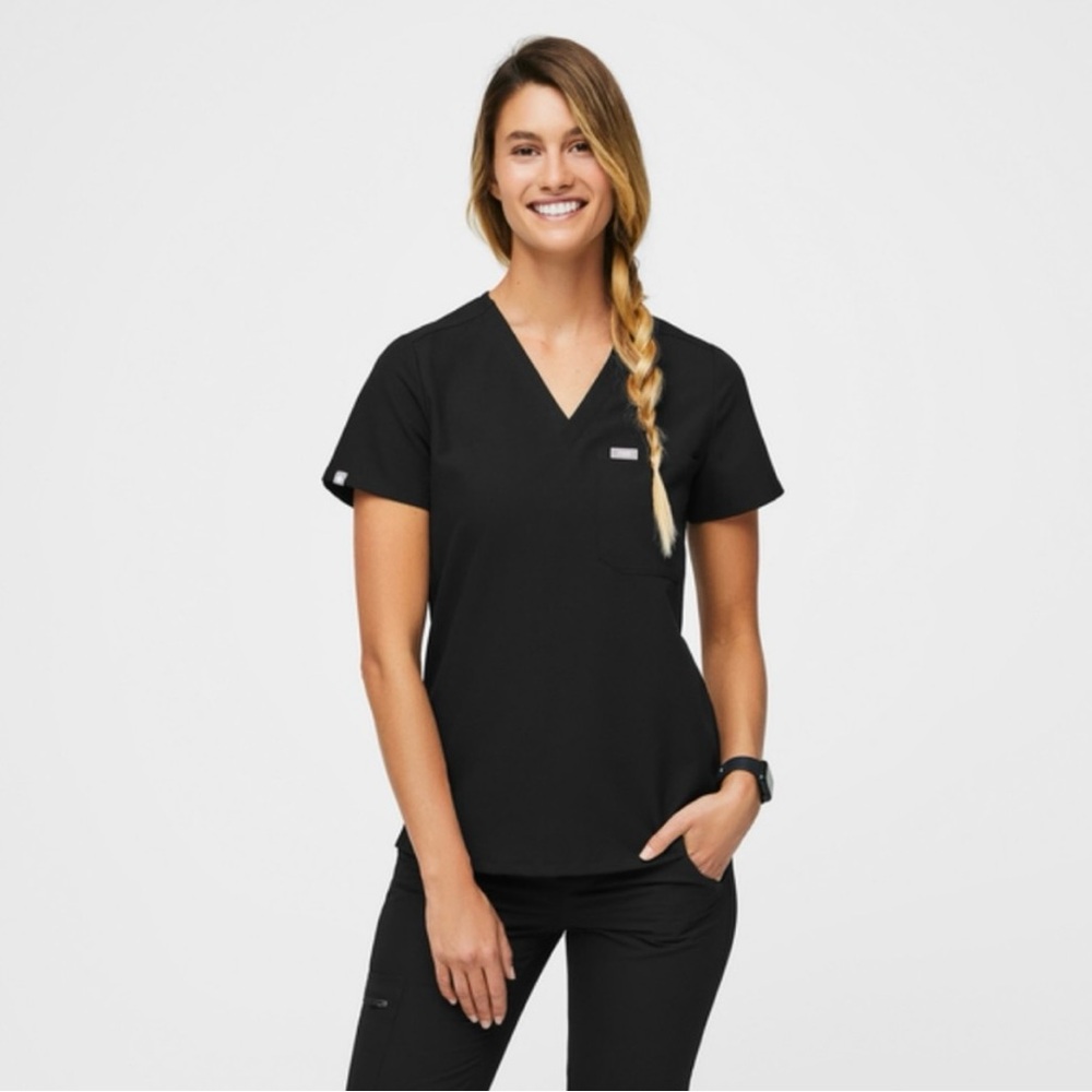 NWT Figs Catarina one pocket top